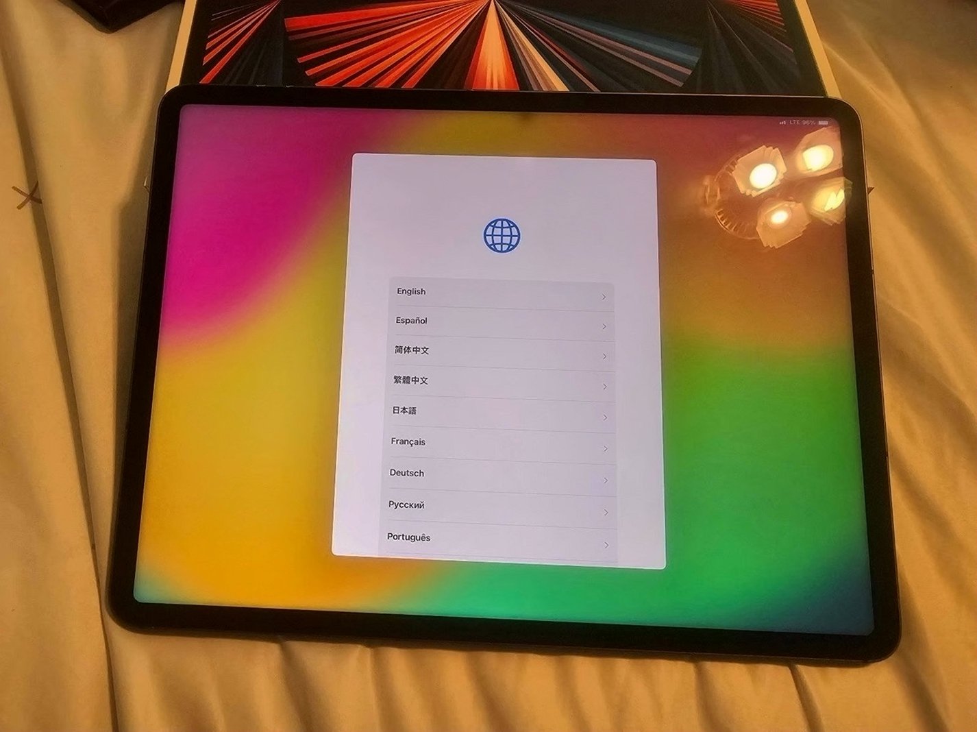 Apple iPad Pro 12.9 5th Generation 128GB Unlocked - Used image 2