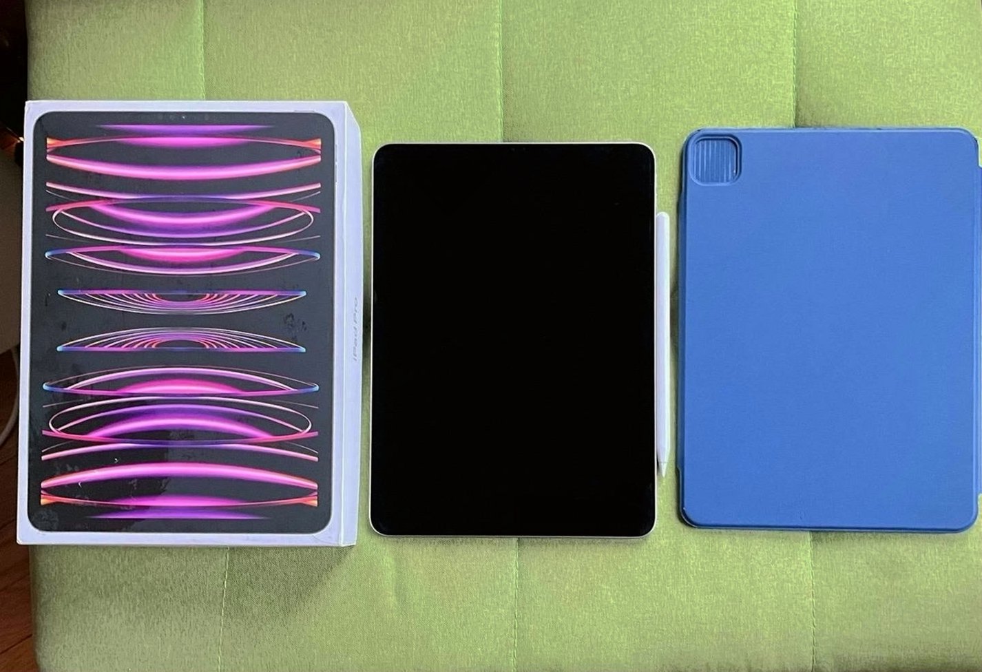 Apple iPad Pro 11 inch 4th Generation 128GB Space Gray Unlocked - Used image 2