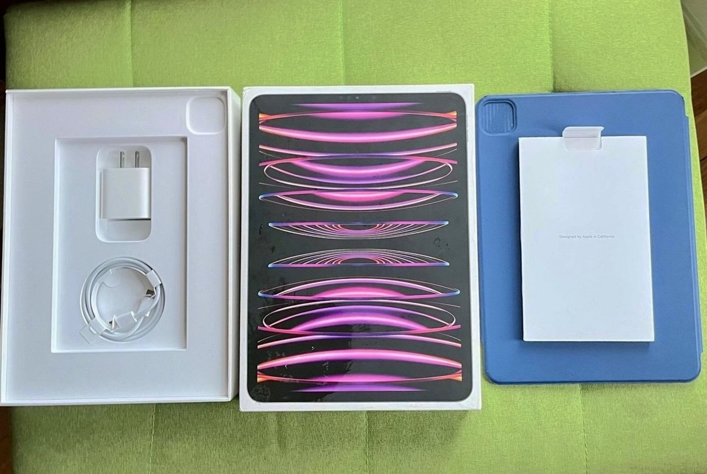 Apple iPad Pro 11 inch 4th Generation 128GB Space Gray Unlocked - Used image 3