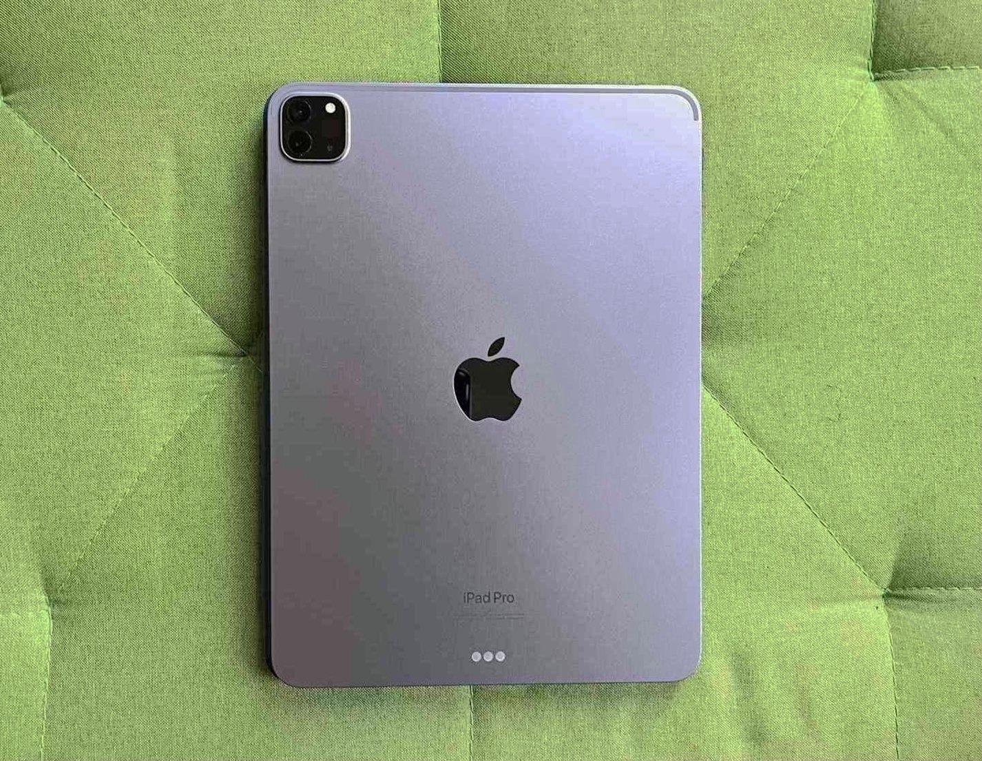 Apple iPad Pro 11 inch 4th Generation 128GB Space Gray Unlocked - Used image 4