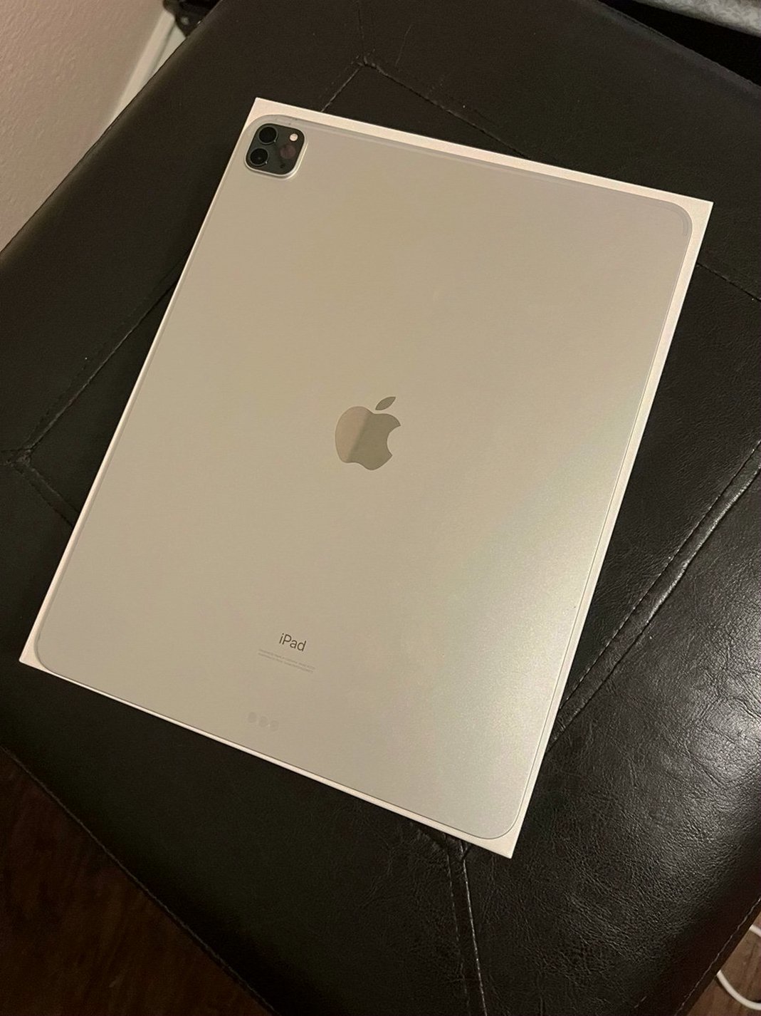 Apple iPad Pro 4th Generation 256GB Silver Unlocked - Used image 3