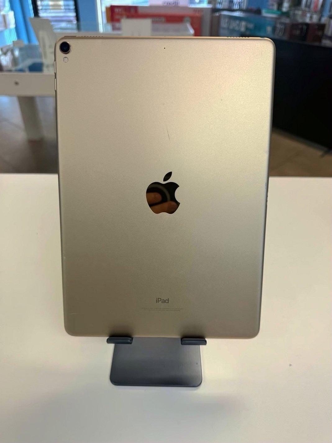 Apple iPad Pro 2nd Gen 512GB Gold Unlocked - Used image 2