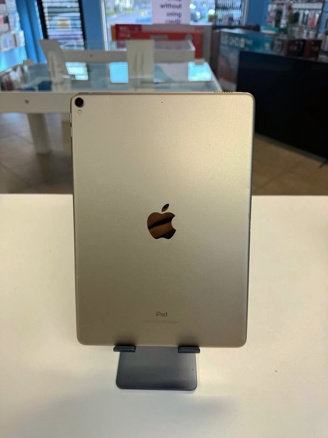 Apple iPad Pro 2nd Gen 512GB Gold Unlocked - Used image 4