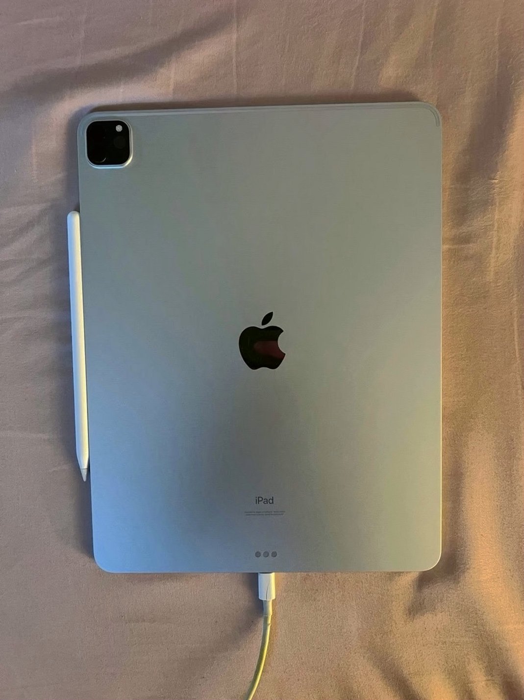 Apple iPad Pro 12.9 inch 5th Generation 128GB Unlocked Used image 2