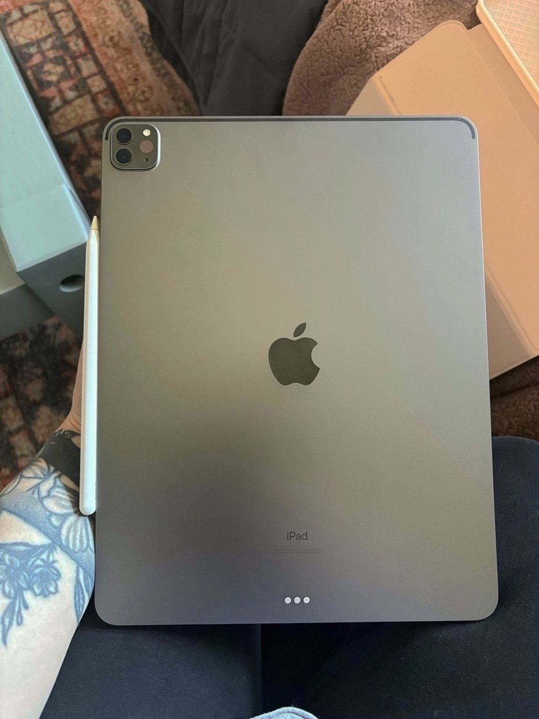 Apple iPad Pro 4th Generation 12.9 256GB Space Gray Unlocked - Used image 4