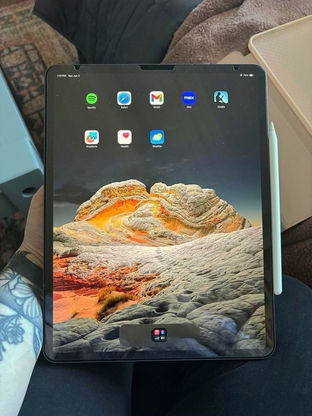 Apple iPad Pro 4th Generation 12.9 256GB Space Gray Unlocked - Used image 5
