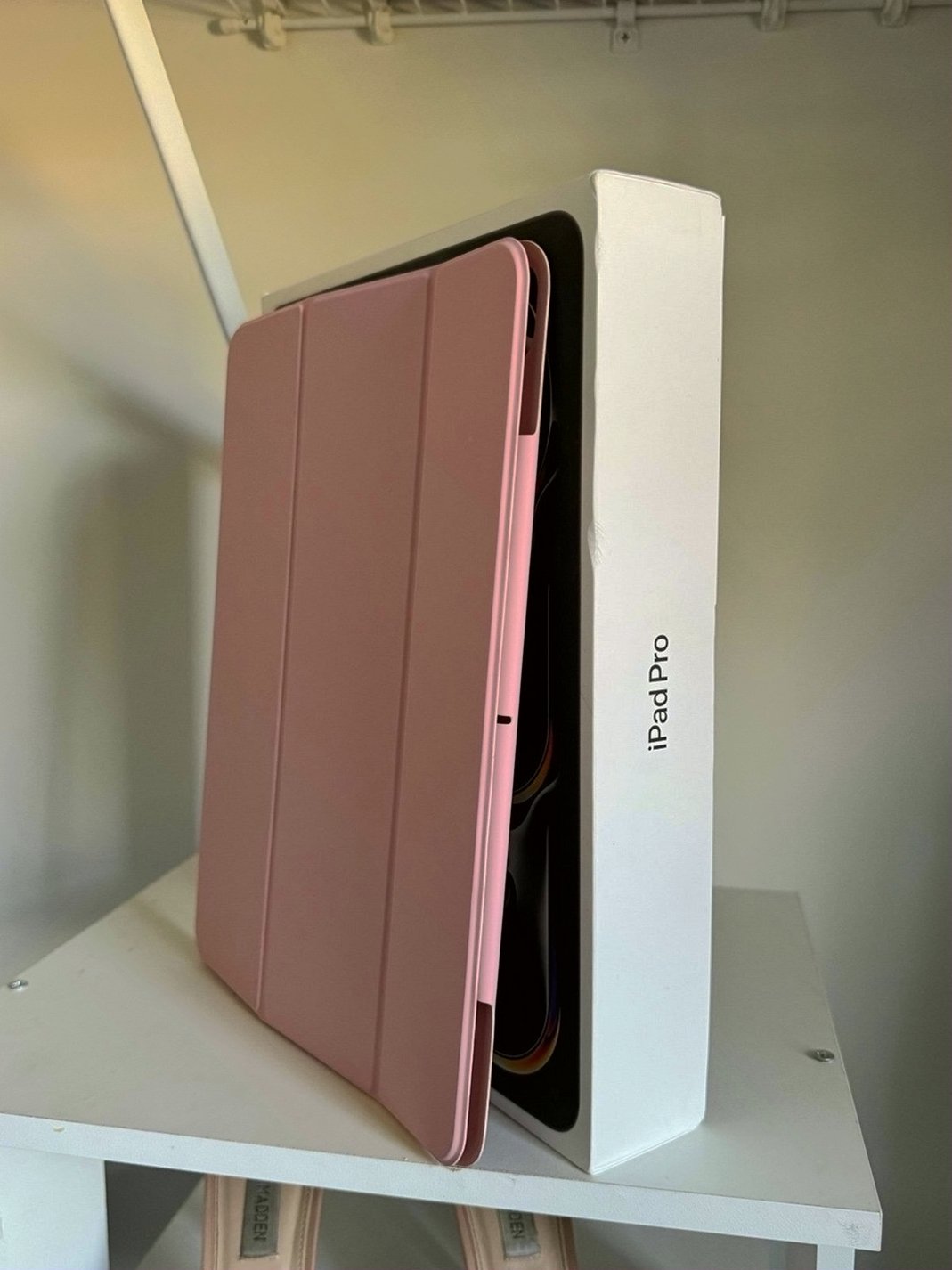 Apple iPad Pro 13 inch M4 9T63 128GB Pink Unlocked - Used image 3