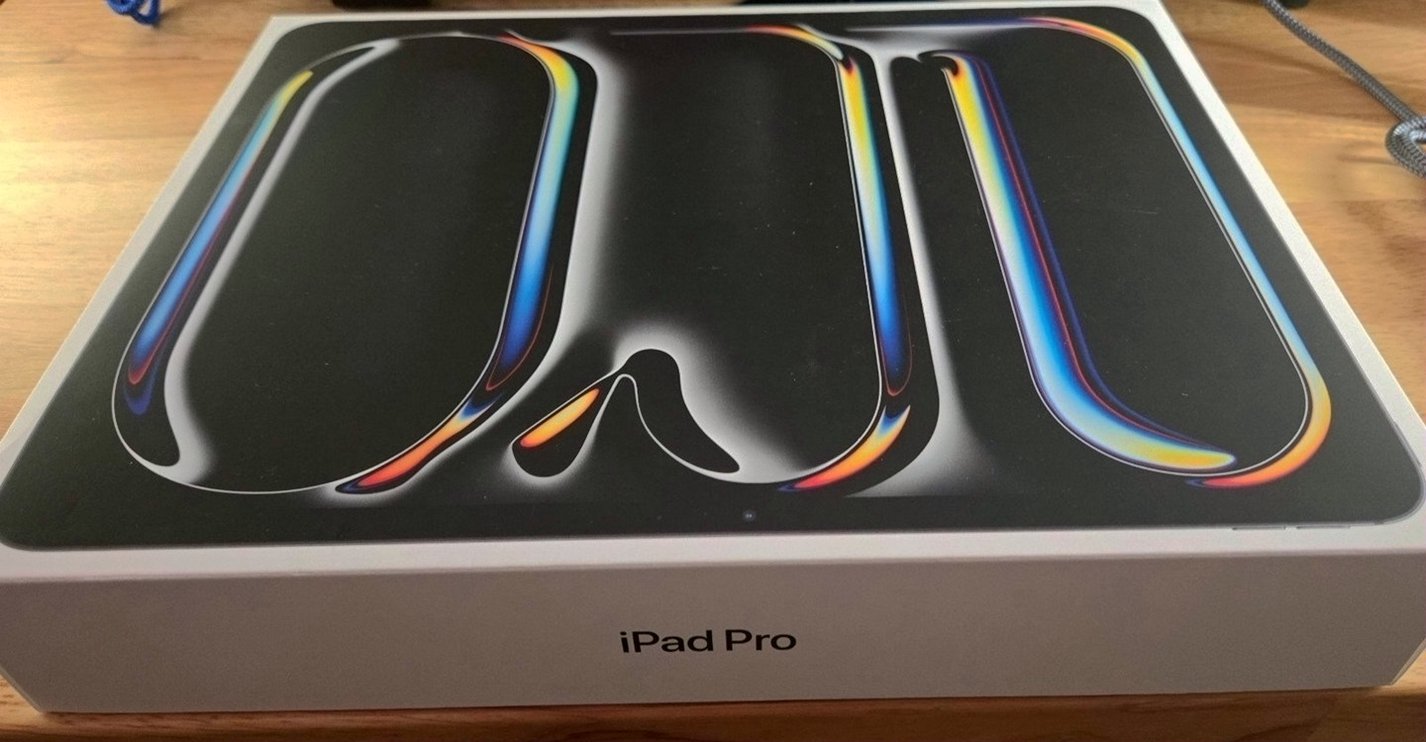 Apple iPad Pro 13 inch 256GB Unlocked Used image 3