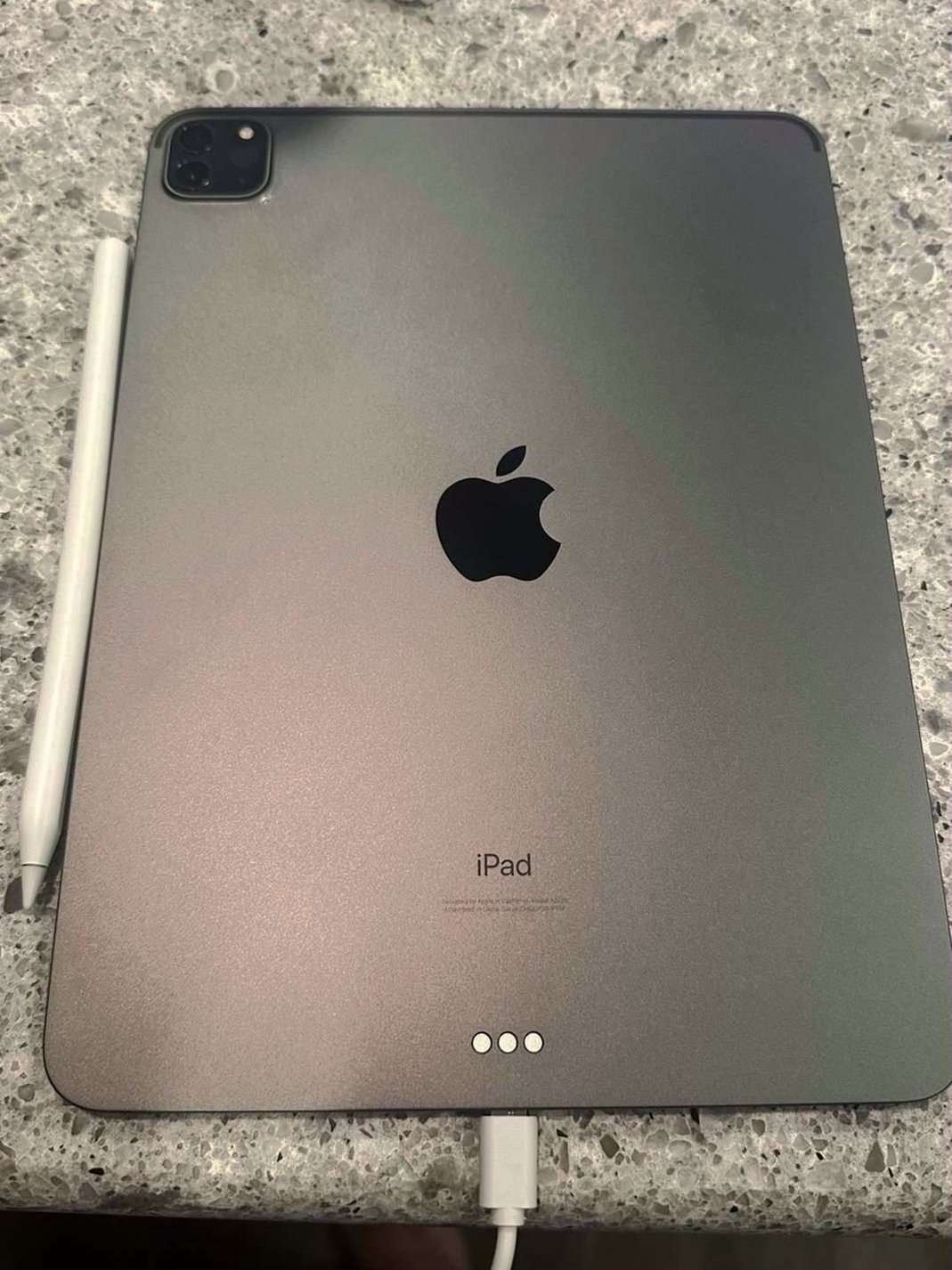 Apple iPad Pro 2nd Generation 128GB Space Grey Unlocked - Used image 2