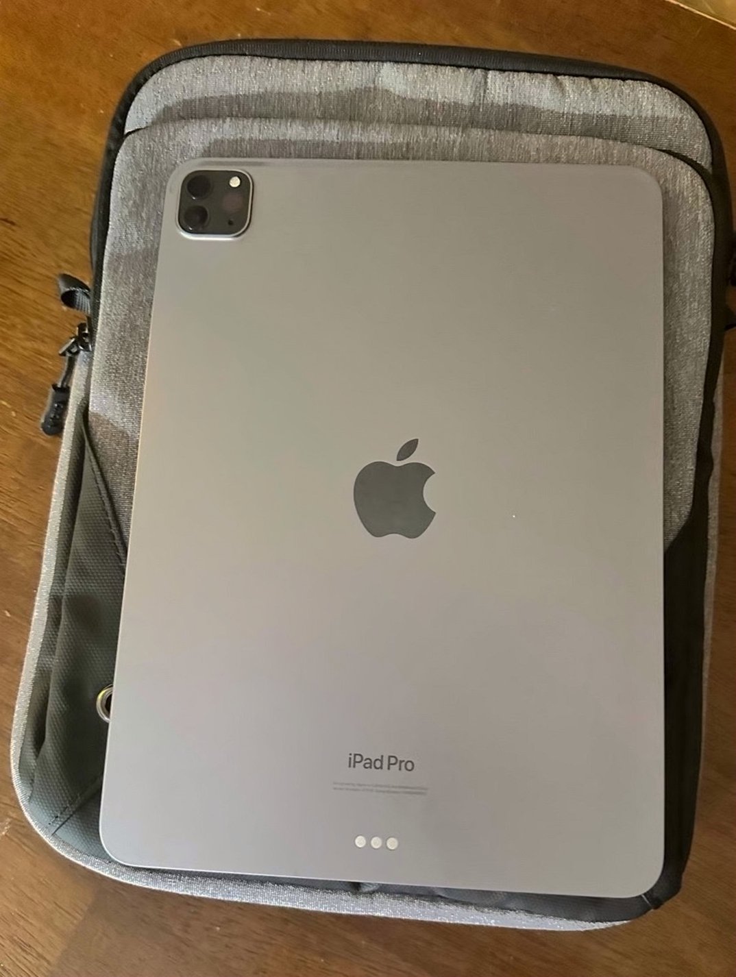 Apple iPad Pro 11 inch Gen4 128GB Unlocked - Used image 3