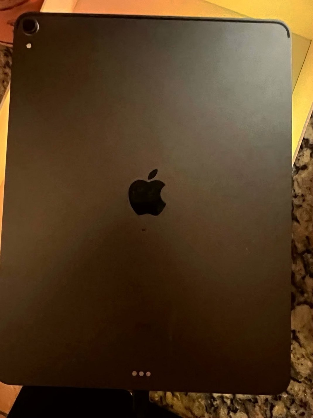Apple iPad Pro 12.9 3rd Generation 64GB Unlocked - Used image 3