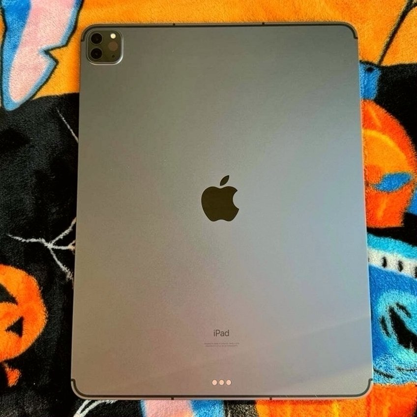 Apple iPad Pro 5th Gen 12.9 1TB Unlocked Used image 5