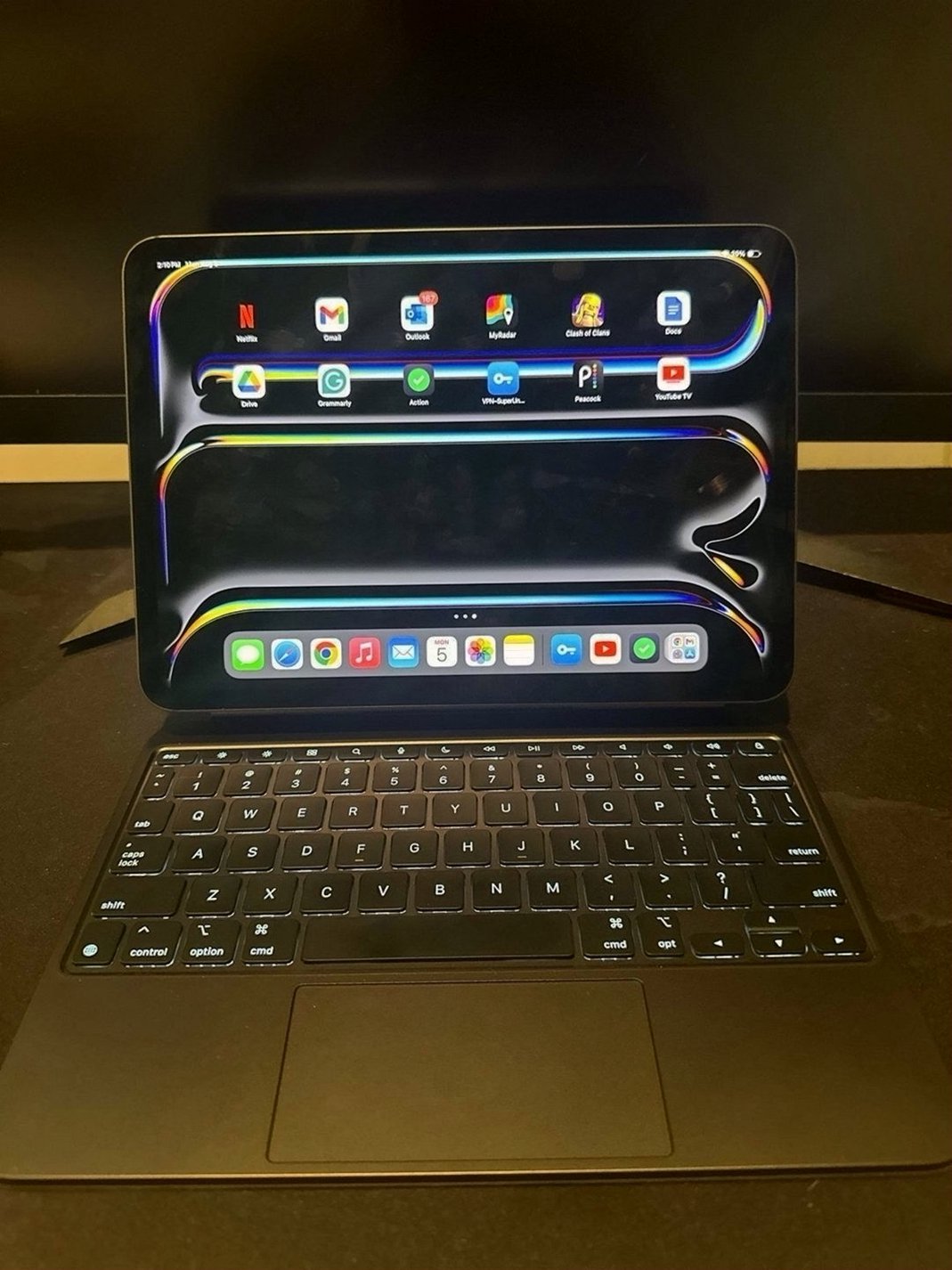 Apple iPad Pro 5C31 11inch with Keyboard Unlocked - Used