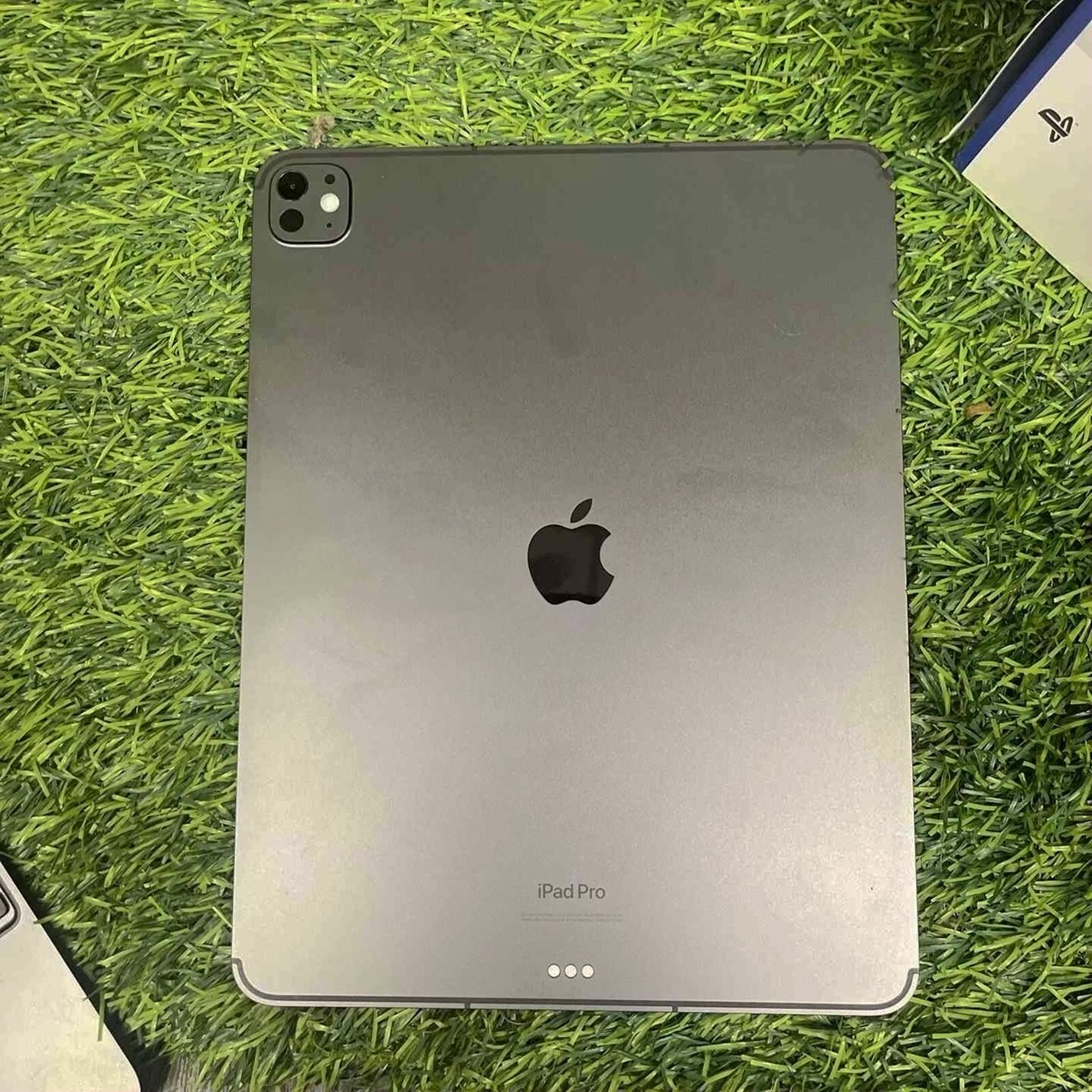 Apple iPad Pro 13" 1TB Space Gray Unlocked - Used