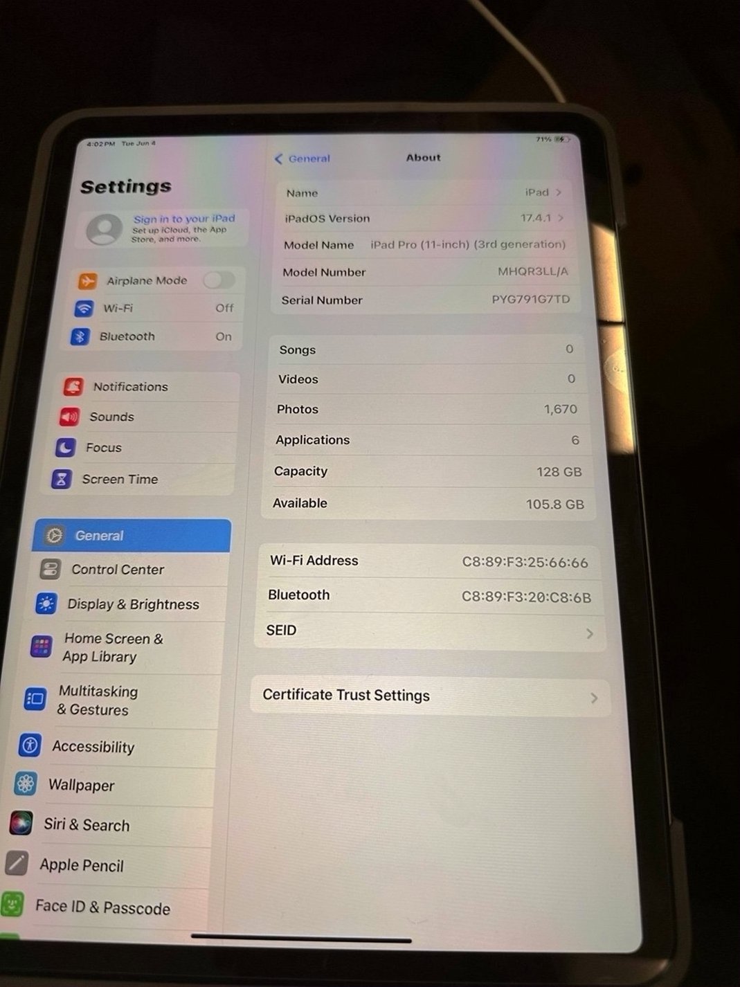 Apple iPad Pro 11 inch 128GB Space Gray Unlocked - Used
