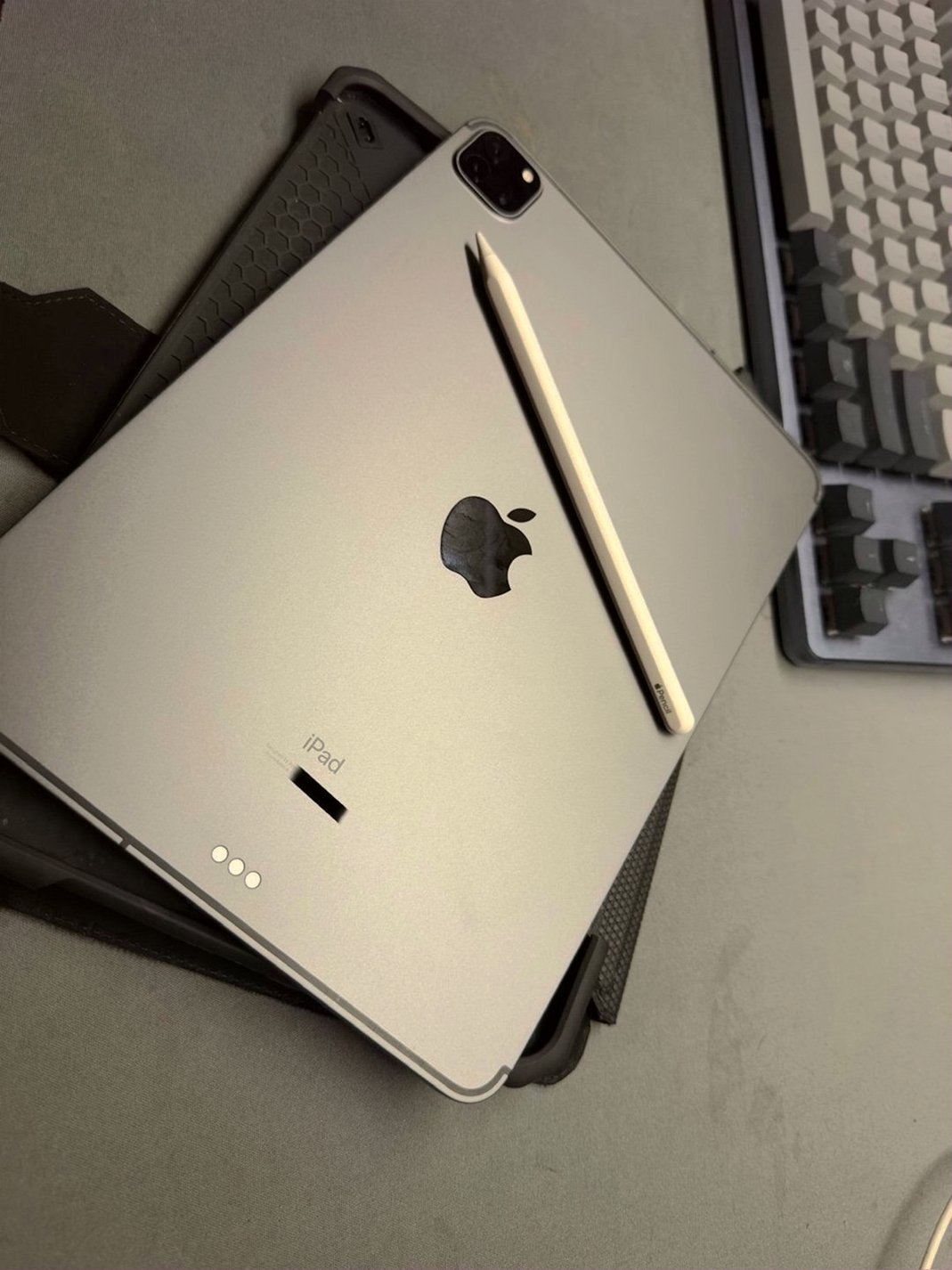 Apple iPad Pro 11 Inch 128GB Unlocked - Used