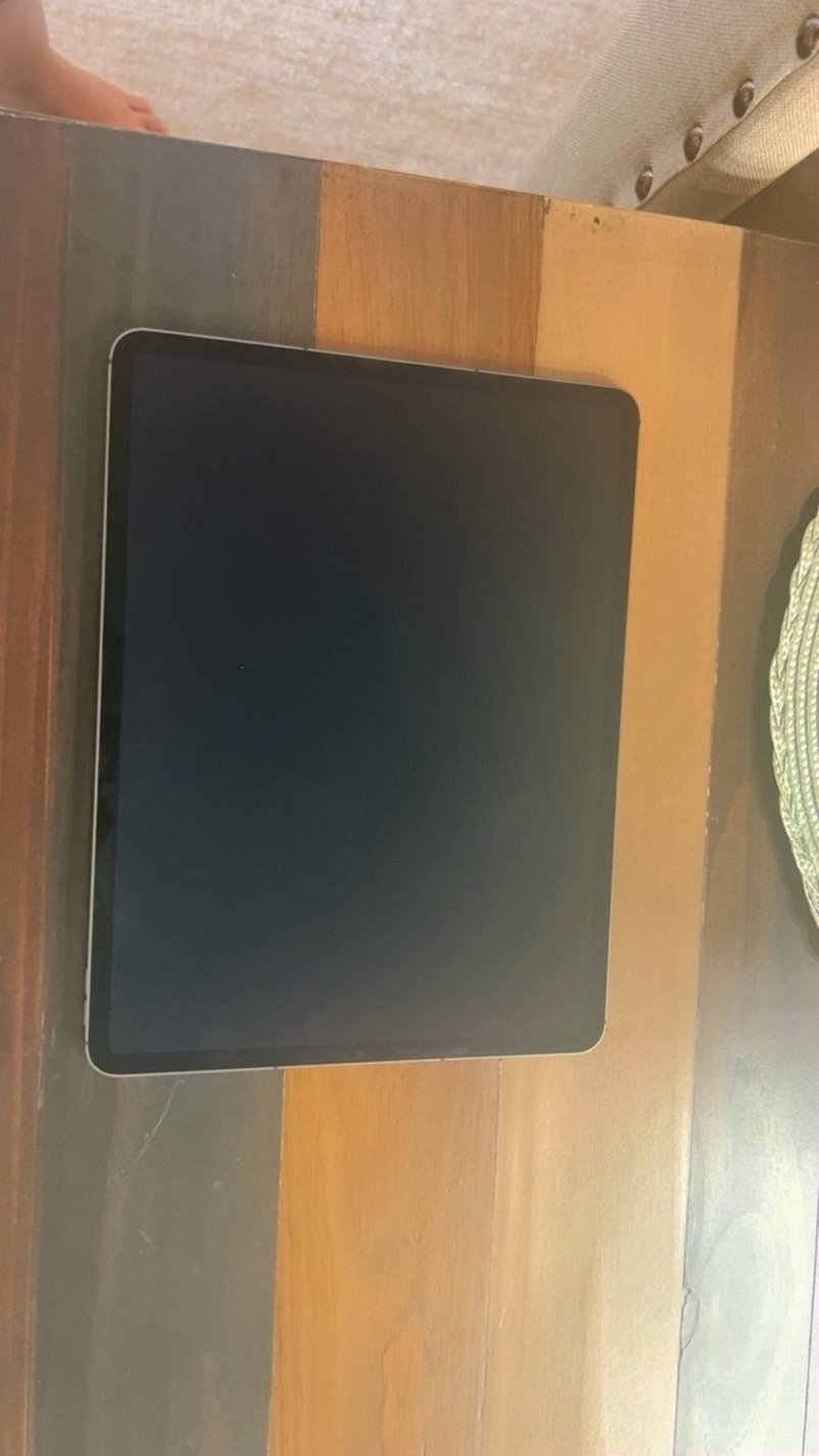 Apple iPad Pro 12.9 5th Generation 256GB Unlocked - Used