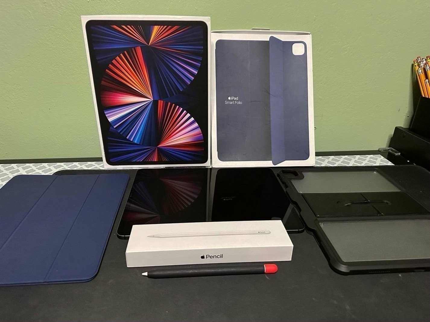 Apple iPad Pro 5th Gen 12.9in 1TB Space Gray Unlocked - Used