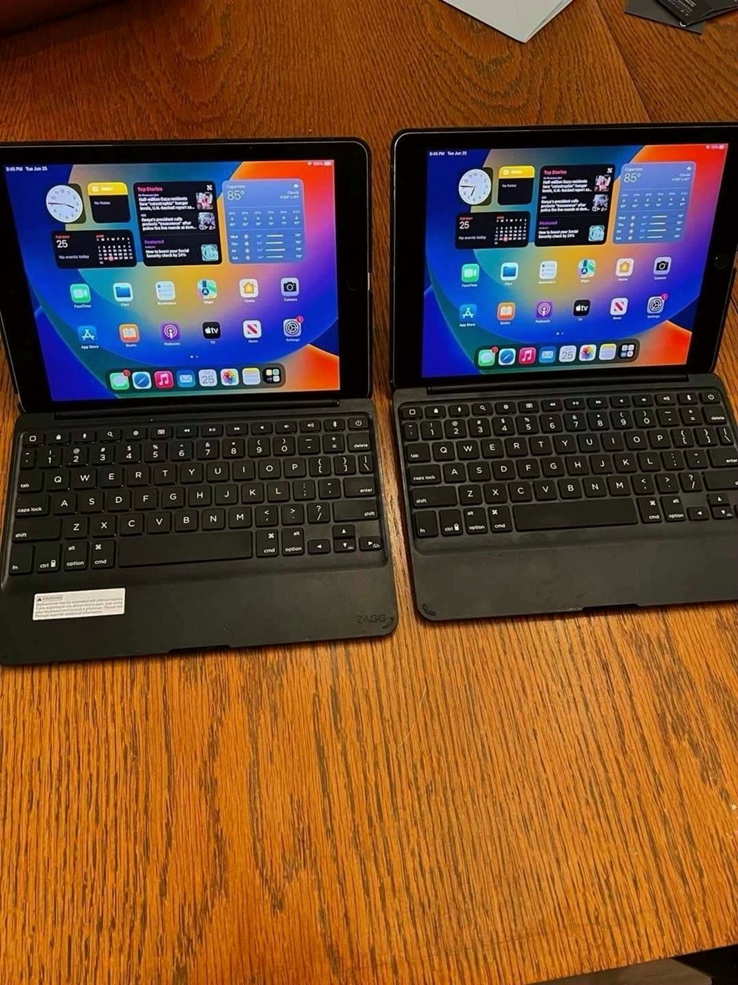 Apple iPad Pro with Keyboard Case 2V67 Unlocked - Used