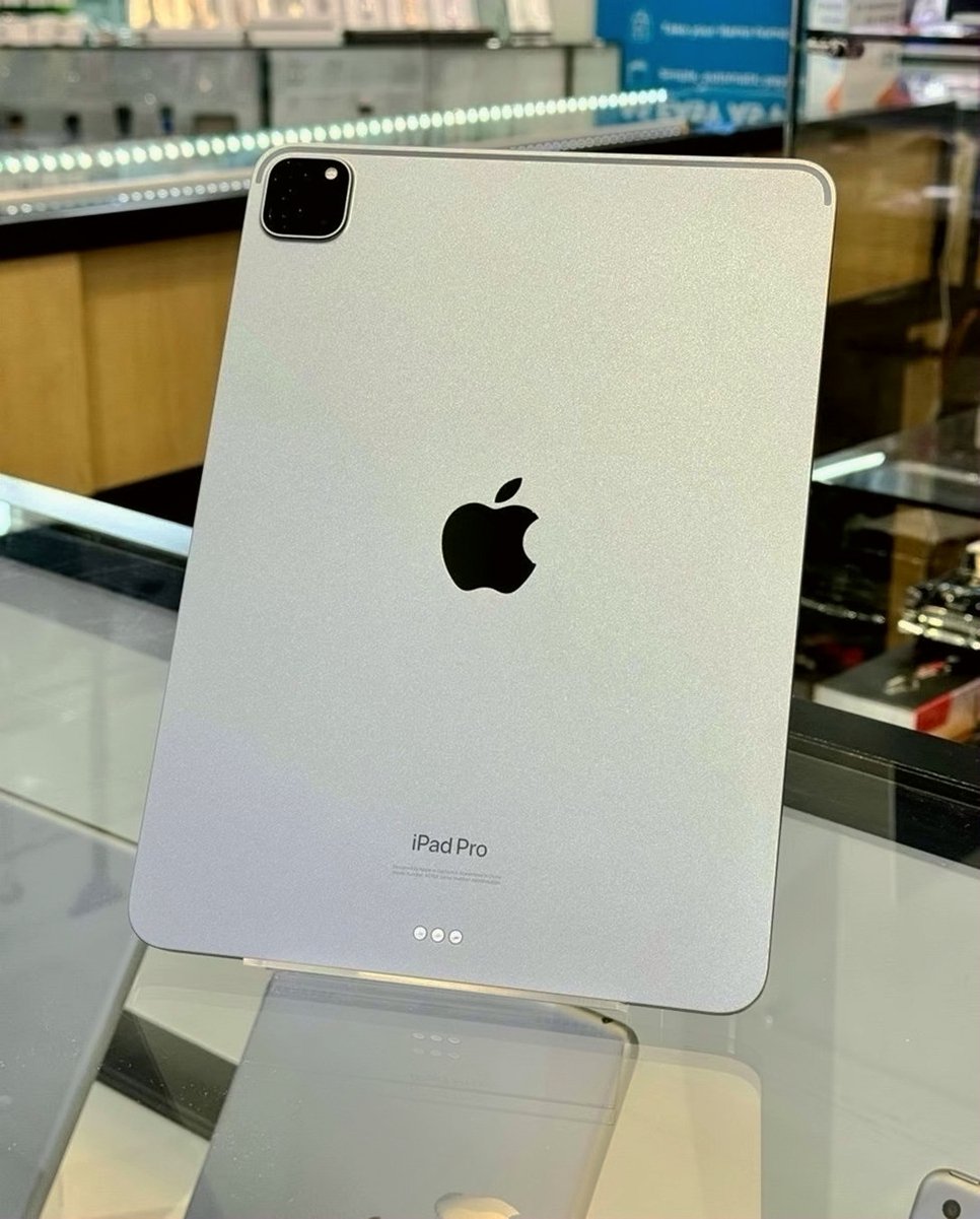 Apple iPad Pro 11 inch 128GB WiFi Unlocked - Used