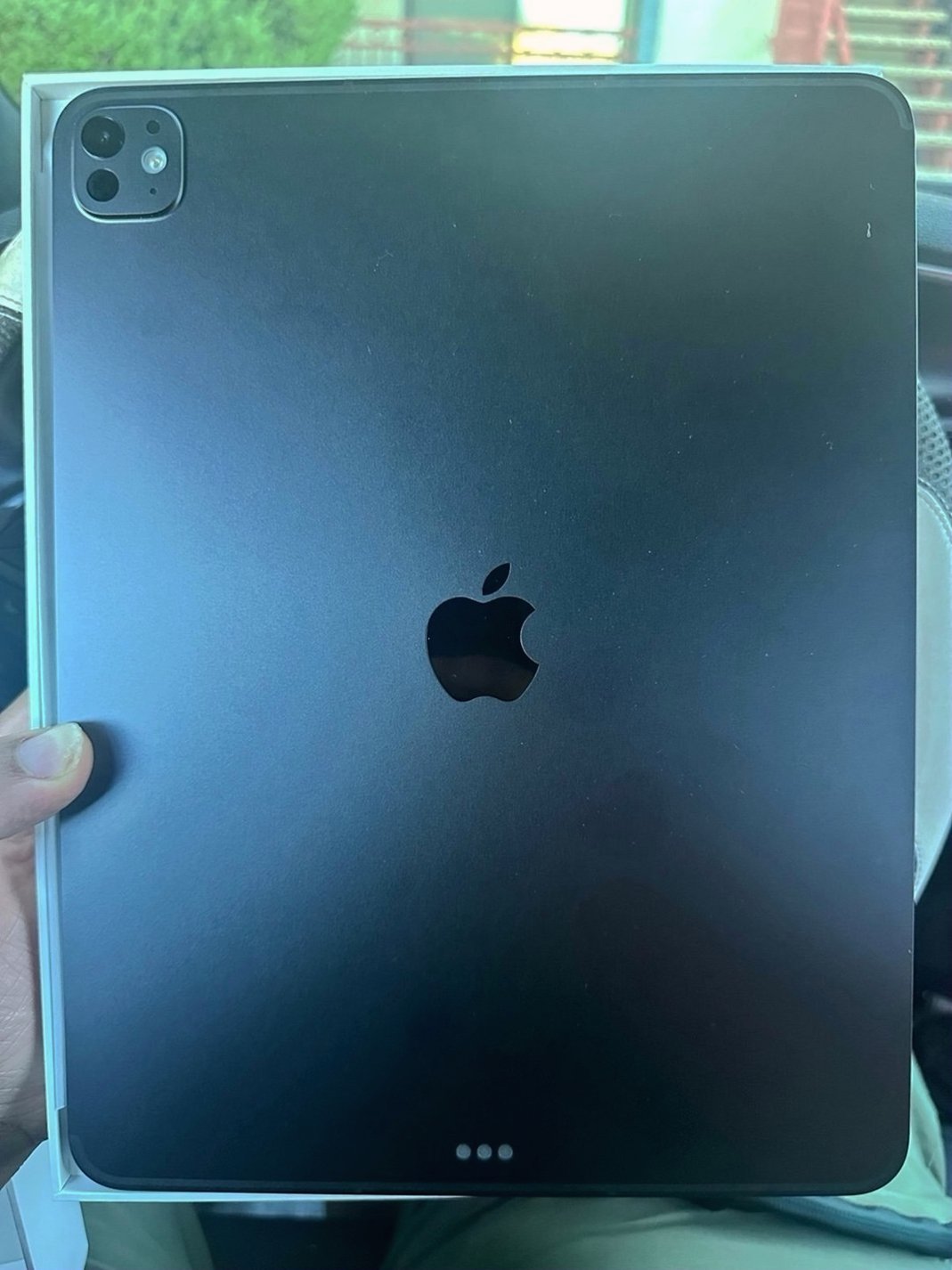 Apple iPad Pro 13 inch 256GB WiFi + Cellular Unlocked - Used image 4
