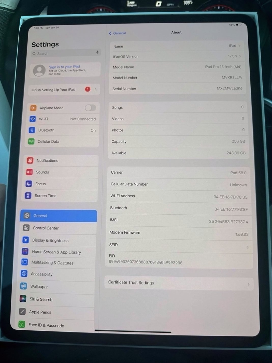 Apple iPad Pro 13 inch 256GB WiFi + Cellular Unlocked - Used image 5