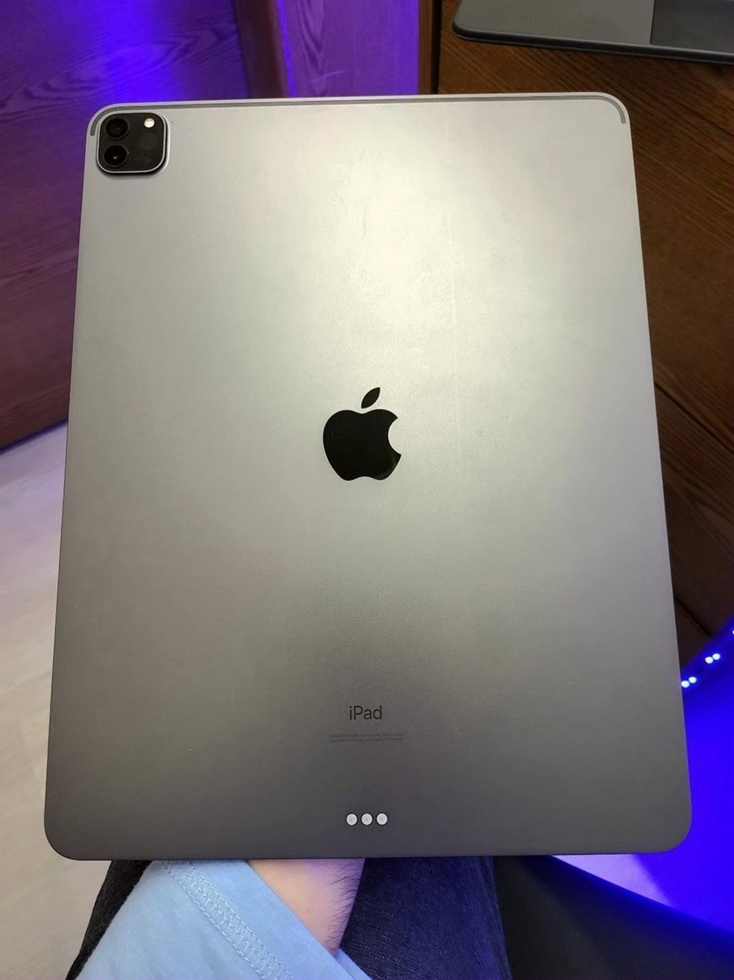 Apple iPad Pro 4th Generation 12.9 inch with Magic Keyboard and Apple Pencil 2 Unlocked - Used image 2
