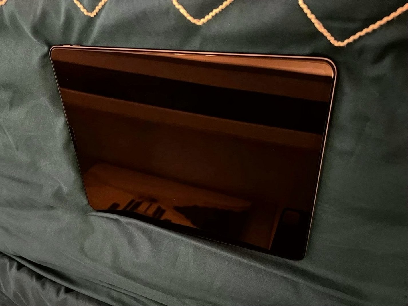 Apple iPad Pro 4th Generation 128GB Unlocked Used image 3