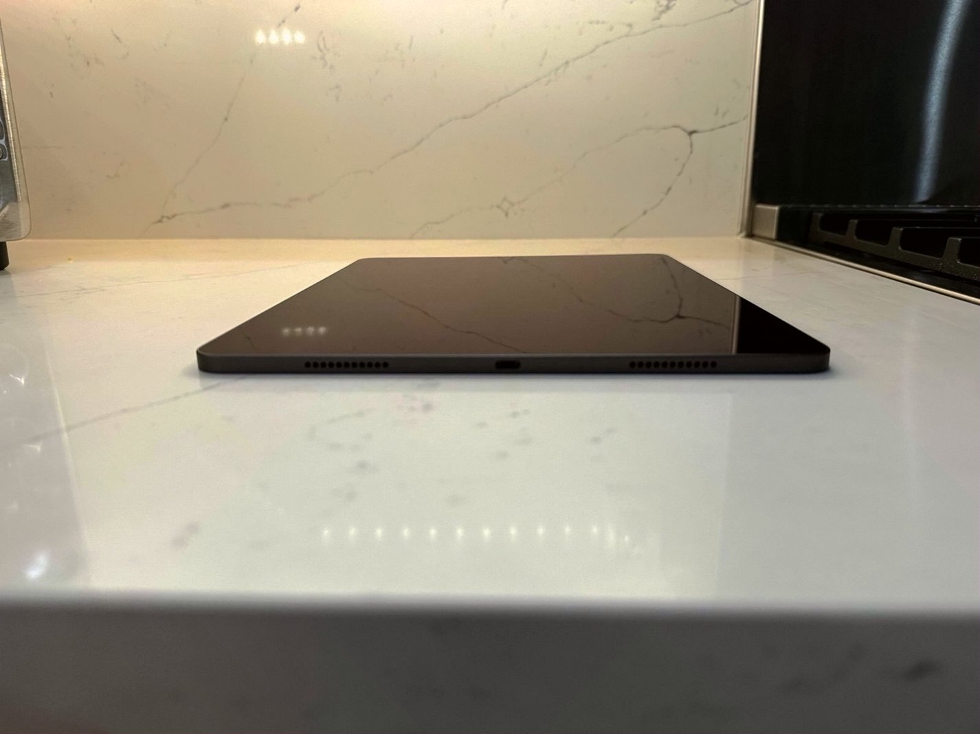 Apple iPad Pro 5th Generation 1TB Space Gray Unlocked - Used image 3