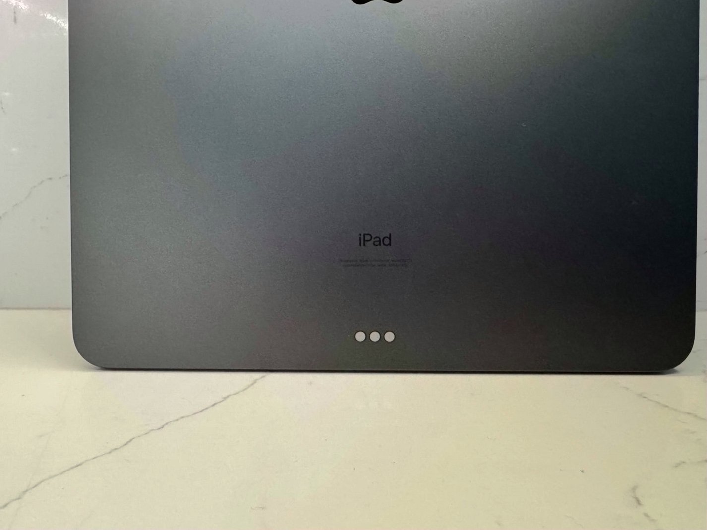 Apple iPad Pro 5th Generation 1TB Space Gray Unlocked - Used image 5