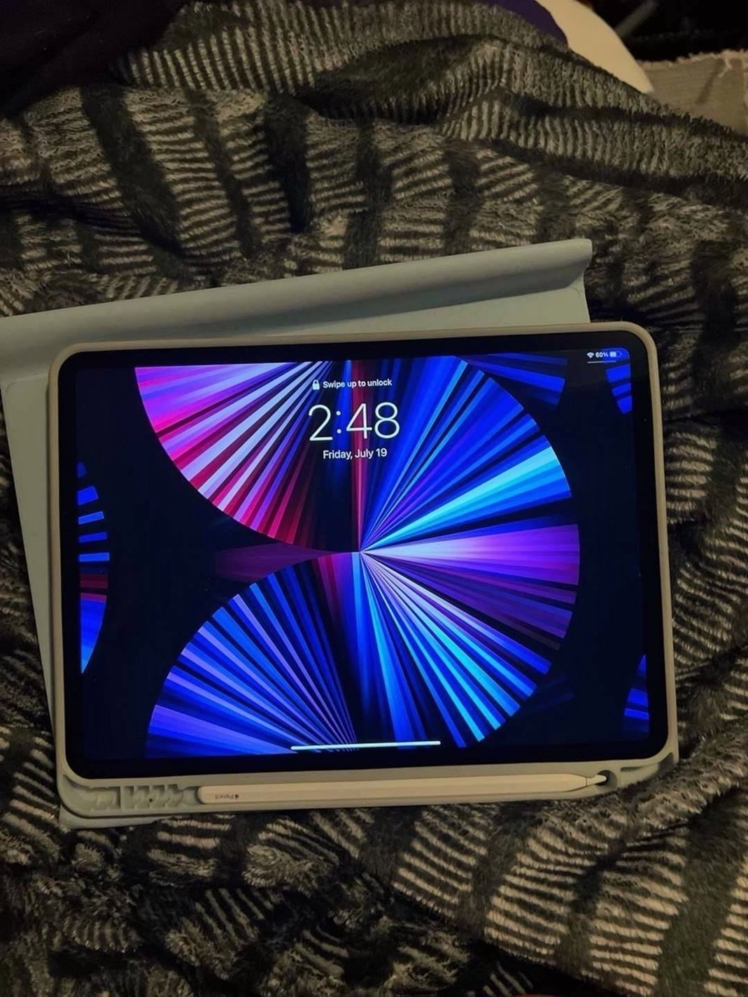 Apple iPad Pro 3rd Generation 128GB Space Gray Unlocked - Used image 3
