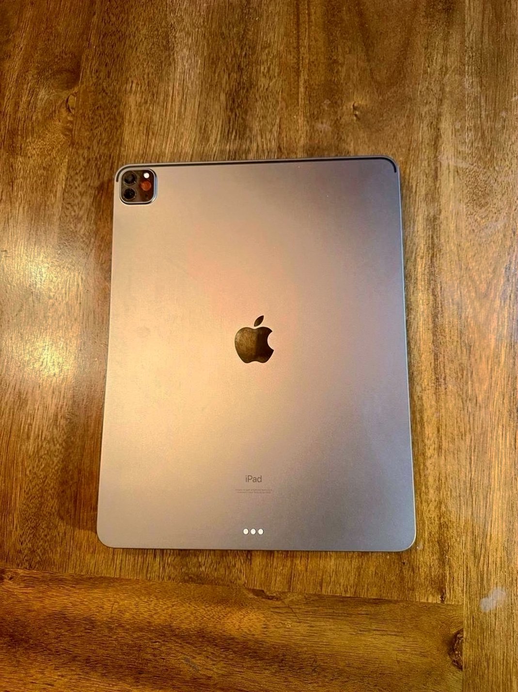 Apple iPad Pro 12.9 5th Gen 128GB Unlocked - Used image 2