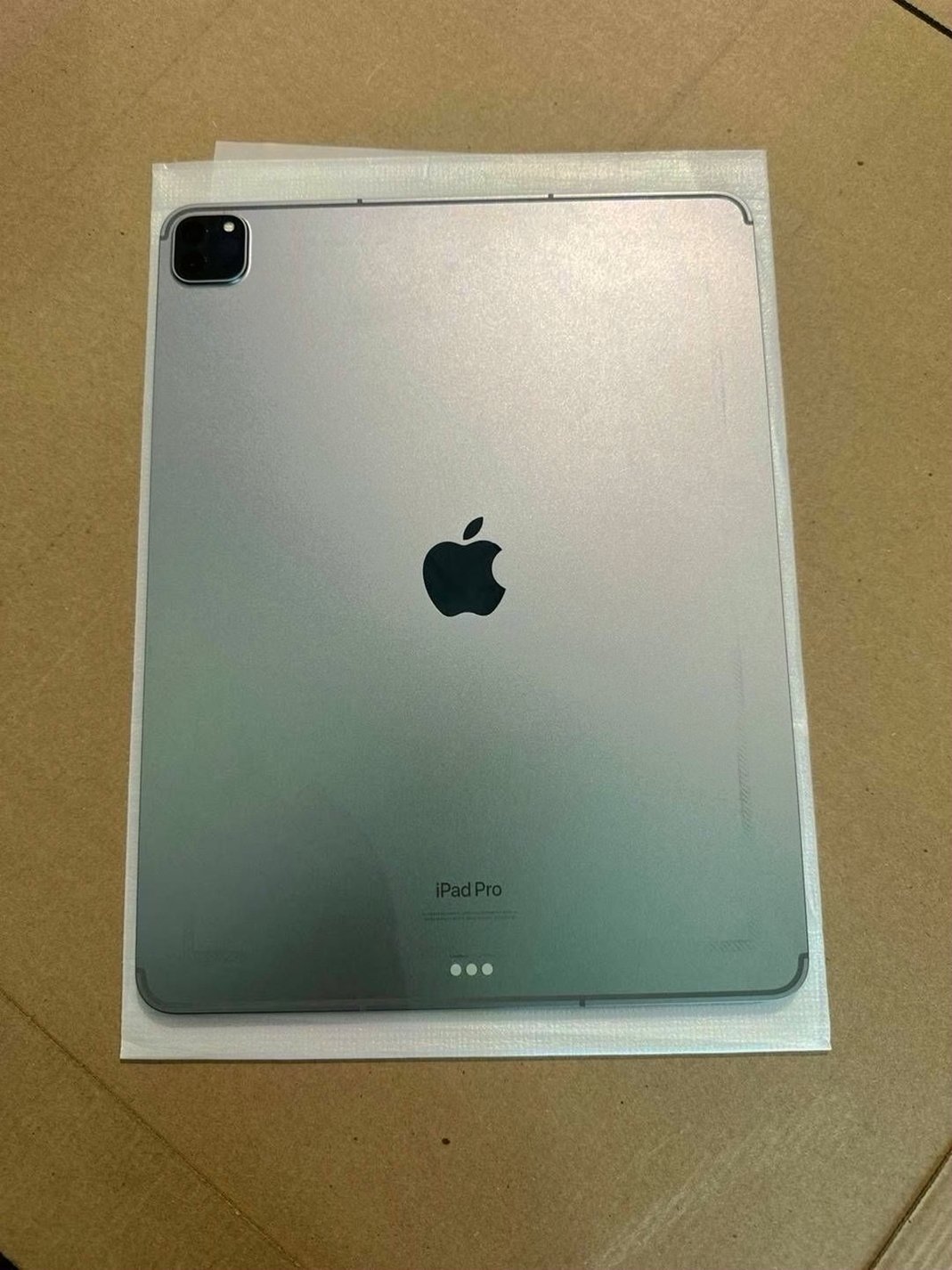 Apple iPad Pro 6th Generation 1TB Silver Unlocked - Used image 4