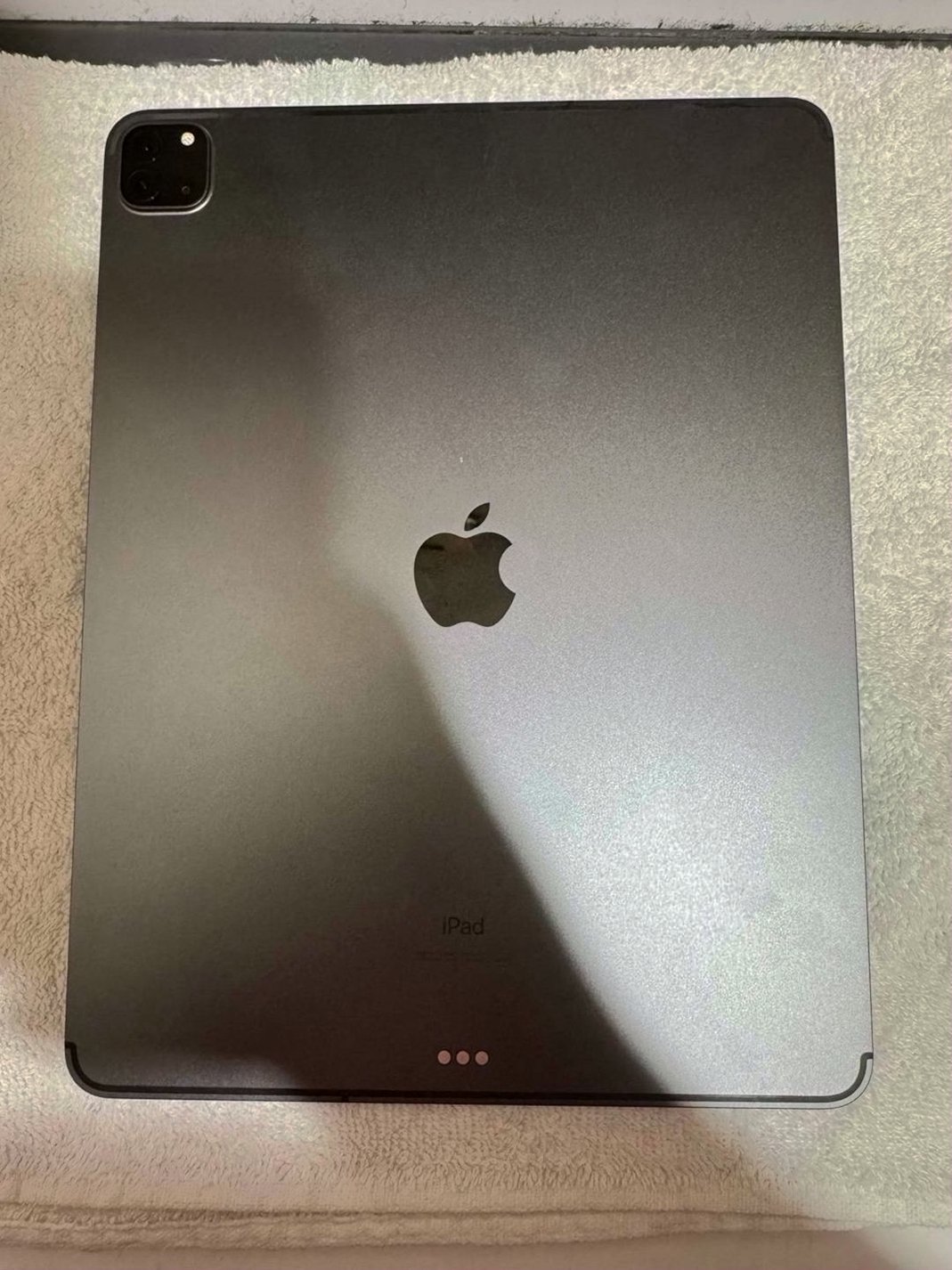 Apple iPad Pro 12.9 4th Gen 256GB Silver Unlocked - Used image 5