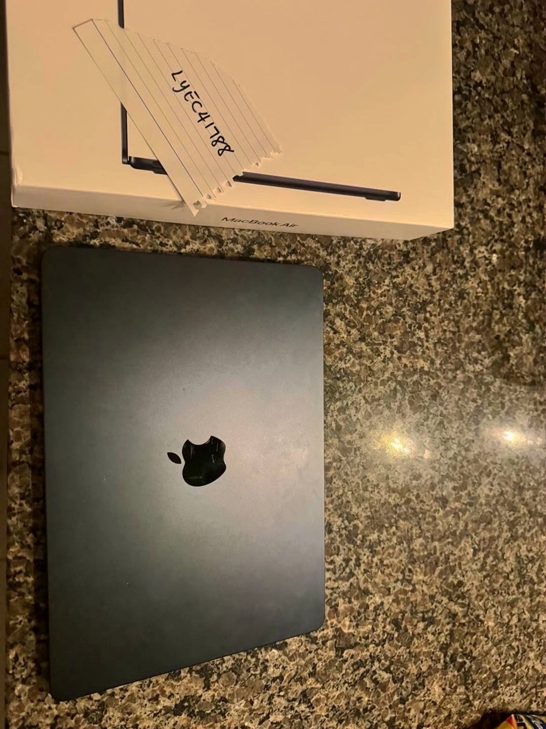 Apple Macbook Air M2 256GB Silver Unlocked - Used image 3