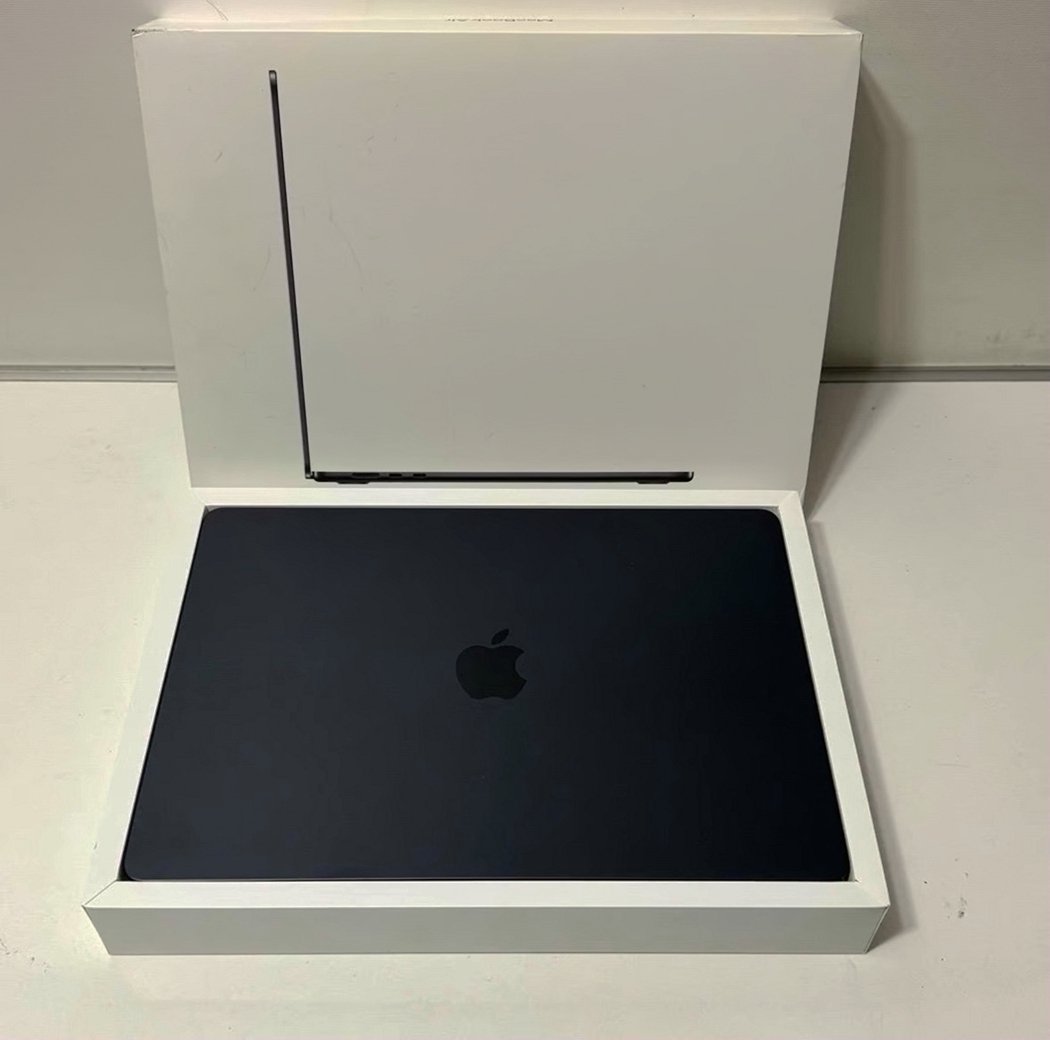 Apple MacBook Air 15in 512GB Midnight Unlocked - Used