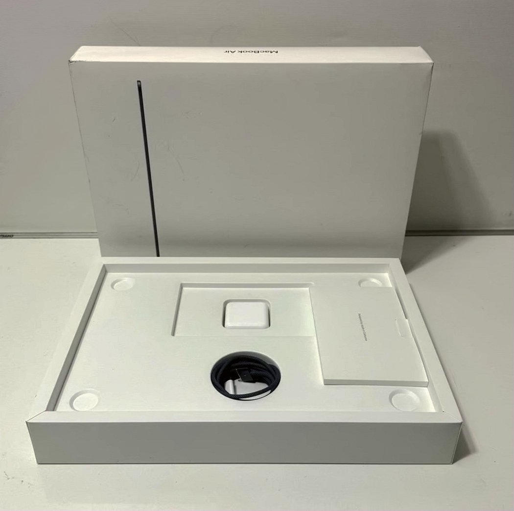 Apple MacBook Air 15in 512GB Midnight Unlocked - Used image 3