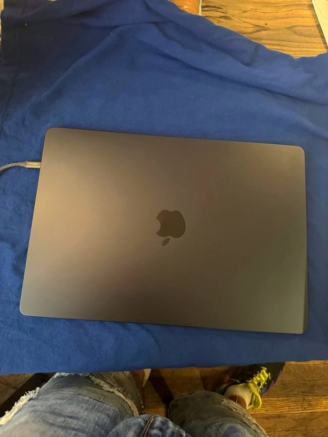 Apple MacBook Air 15 inch M3 chip 16GB 512GB SSD Midnight Unlocked - Used image 3