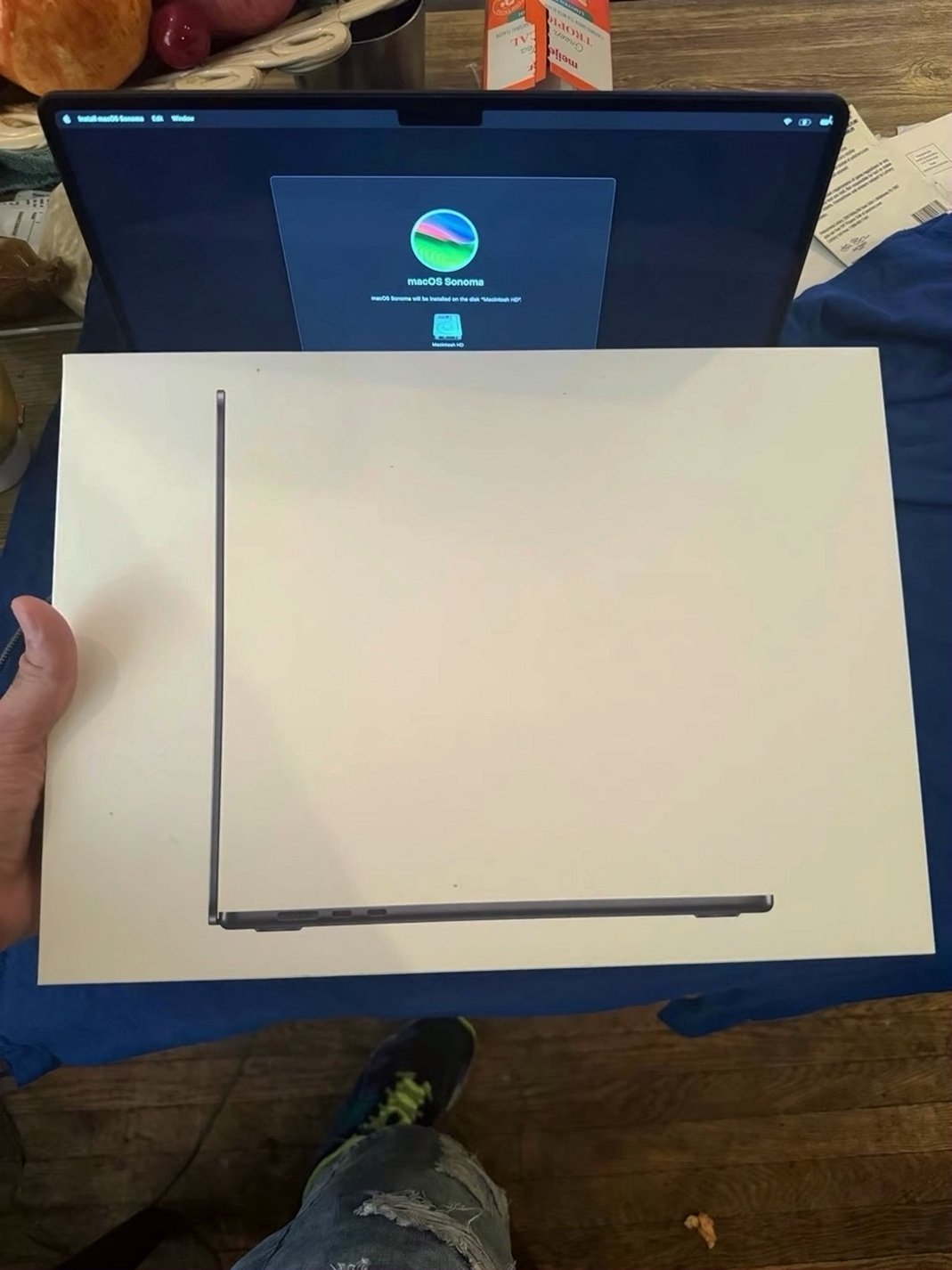 Apple MacBook Air 15 inch M3 chip 16GB 512GB SSD Midnight Unlocked - Used image 5