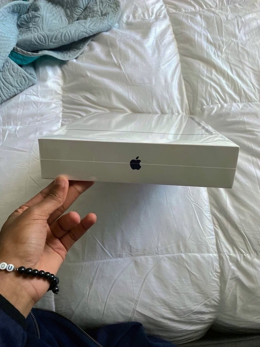 Apple MacBook Air M2 256GB Space Gray Unlocked - Used image 3