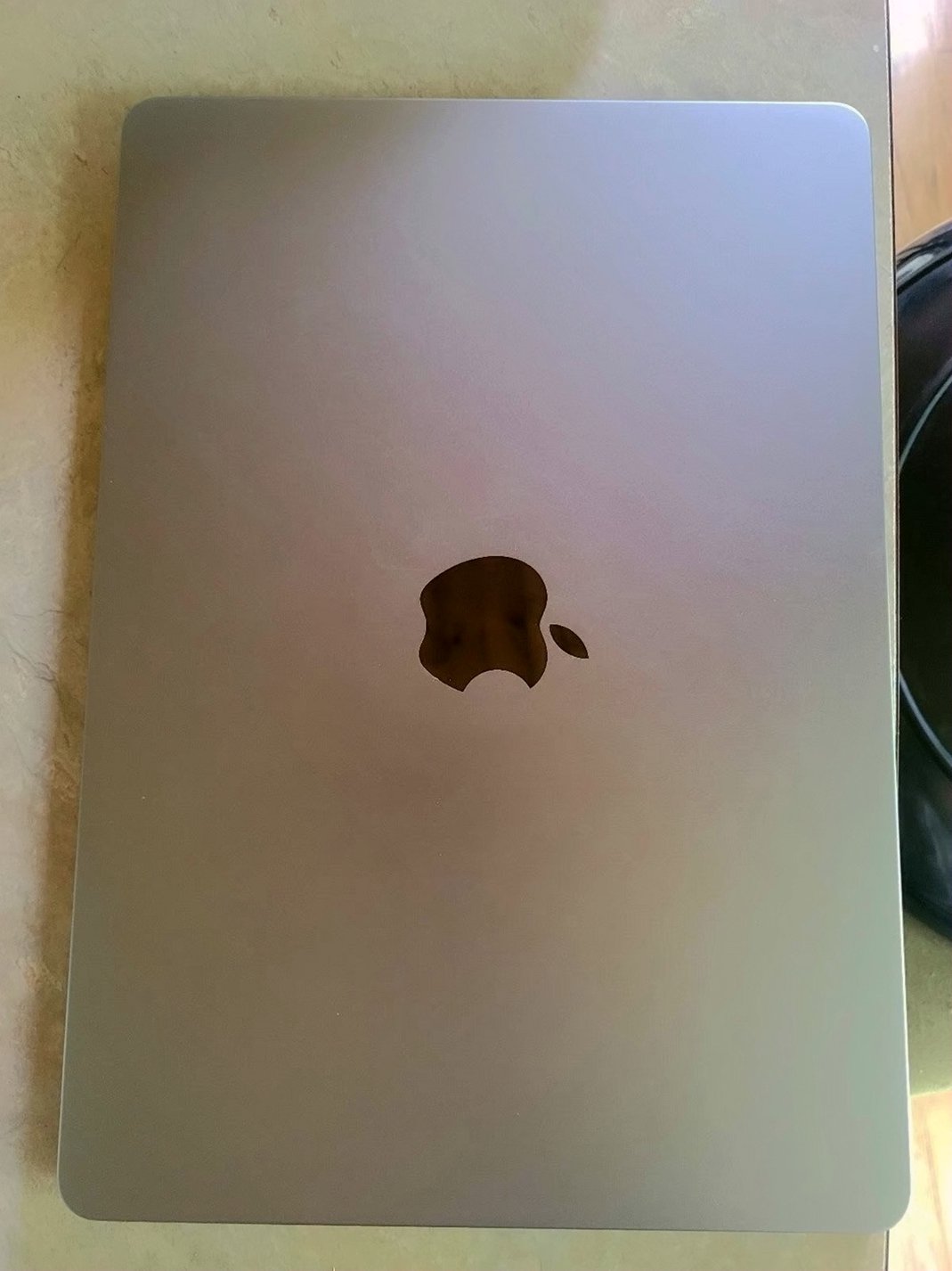 Apple MacBook Air M2 256GB Space Gray Unlocked - Used image 2