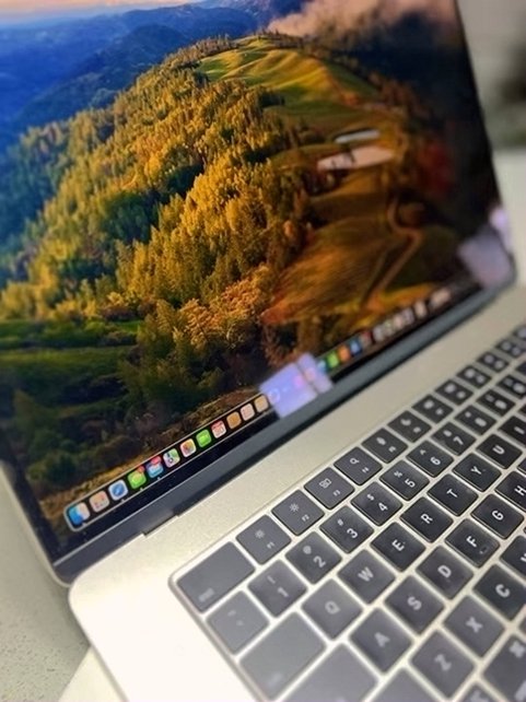 Apple MacBook Air 15" M2 Chip 8GB Used - Unlocked image 2