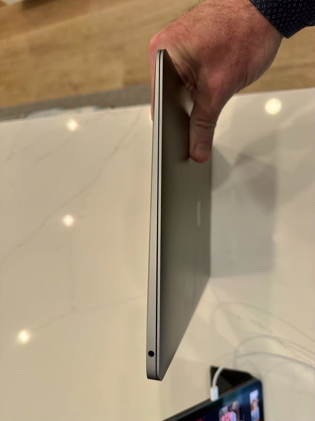 Apple MacBook Air 13in M1 512GB SSD Unlocked - Used image 5