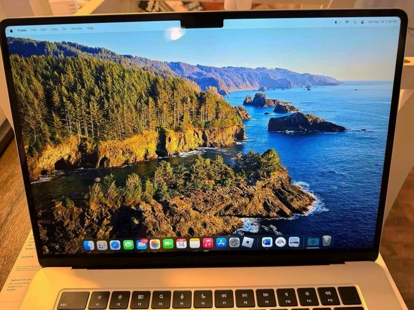 Apple MacBook Air 15 inch M3 256GB Starlight Unlocked - Used image 3