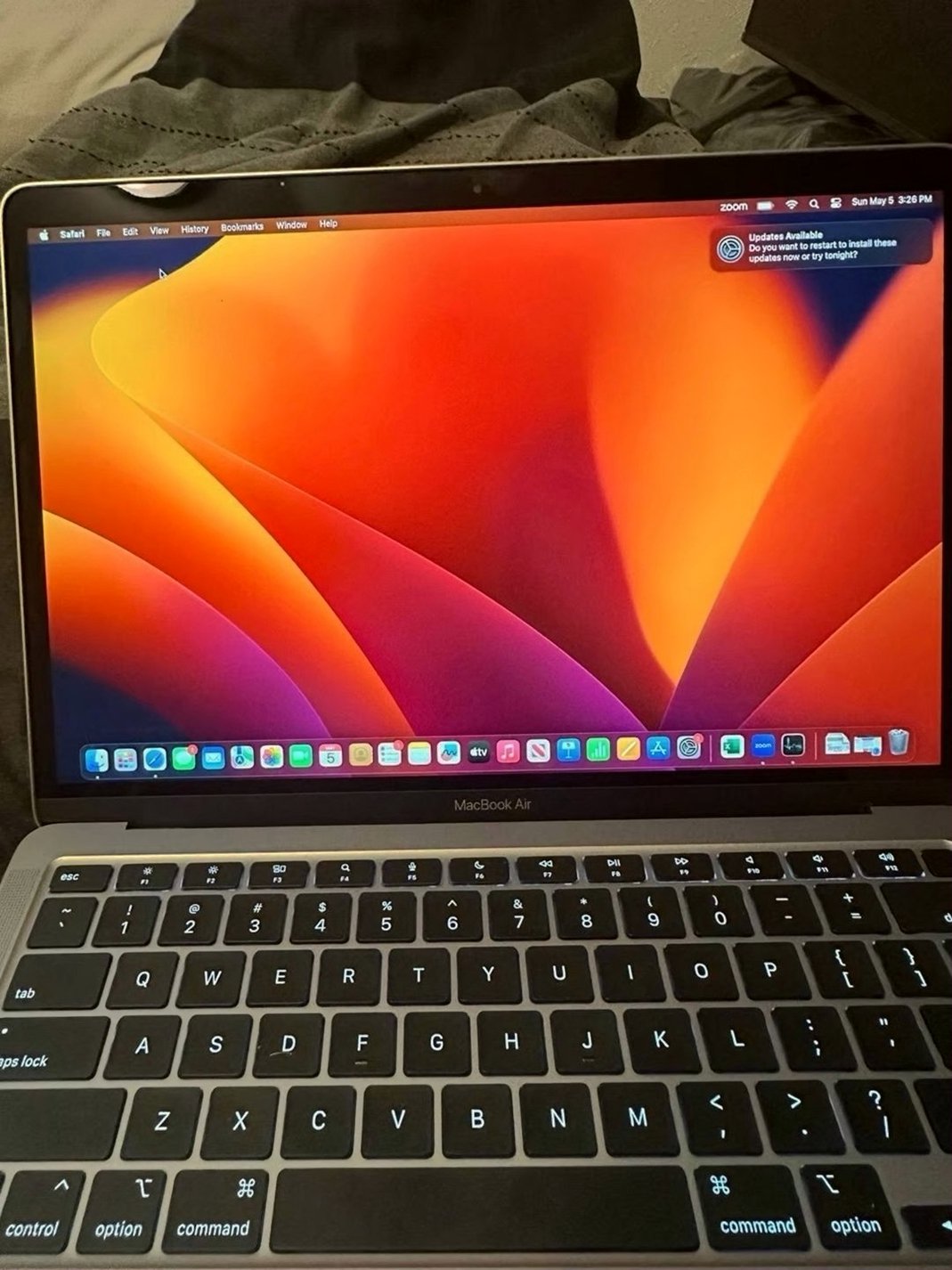 Apple Macbook Air 13in. M1 256GB SSD Unlocked - Used image 2