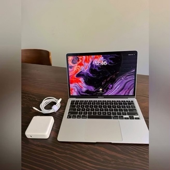 Apple MacBook Air M1 512GB Silver Unlocked - Used