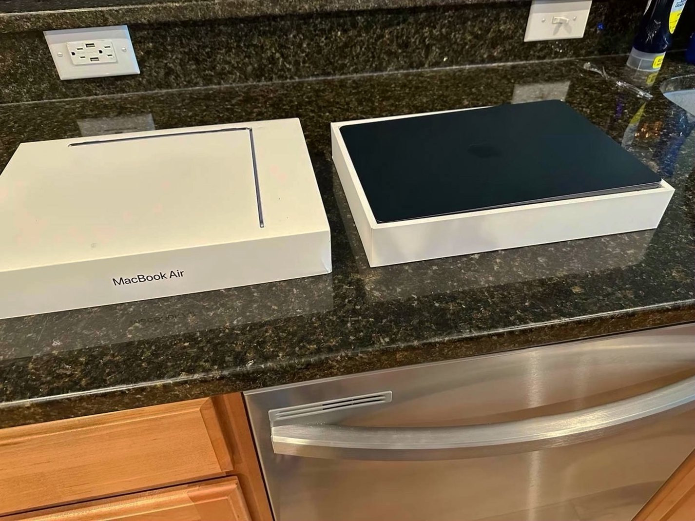 Apple MacBook Air m3 256GB Midnight Used image 3