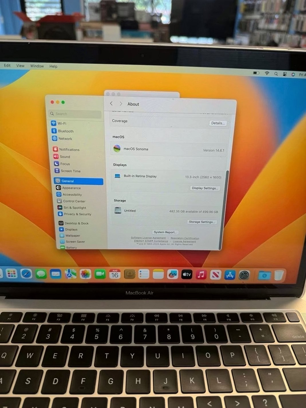 Apple MacBook Air 13inch 512GB Space Gray Unlocked - Used image 3