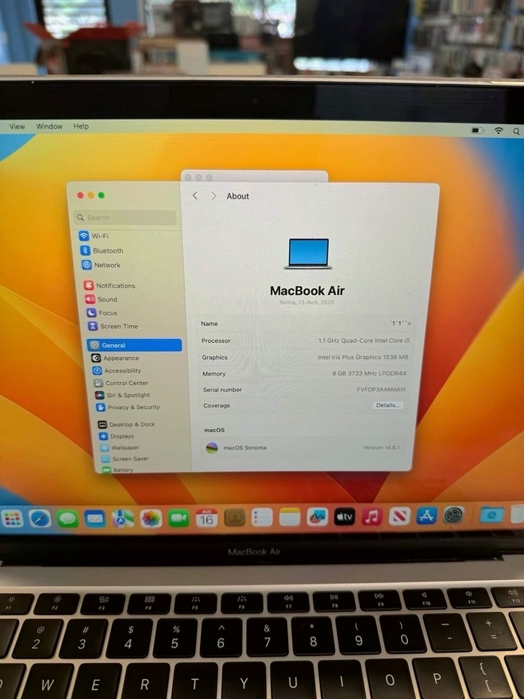 Apple MacBook Air 13inch 512GB Space Gray Unlocked - Used image 4