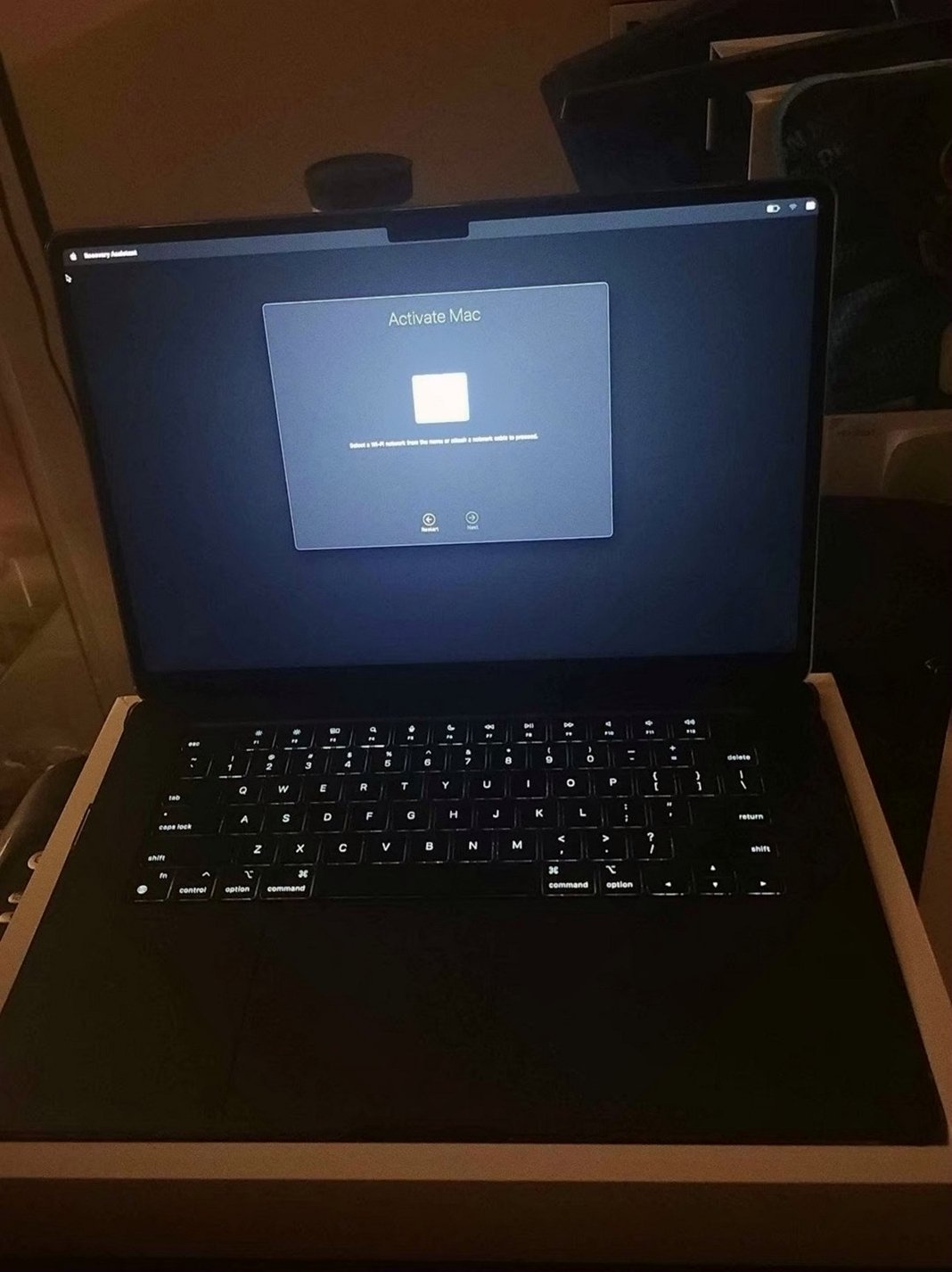 Apple MacBook Air 15 inch M2 Chip 256GB Silver Unlocked - Used image 2